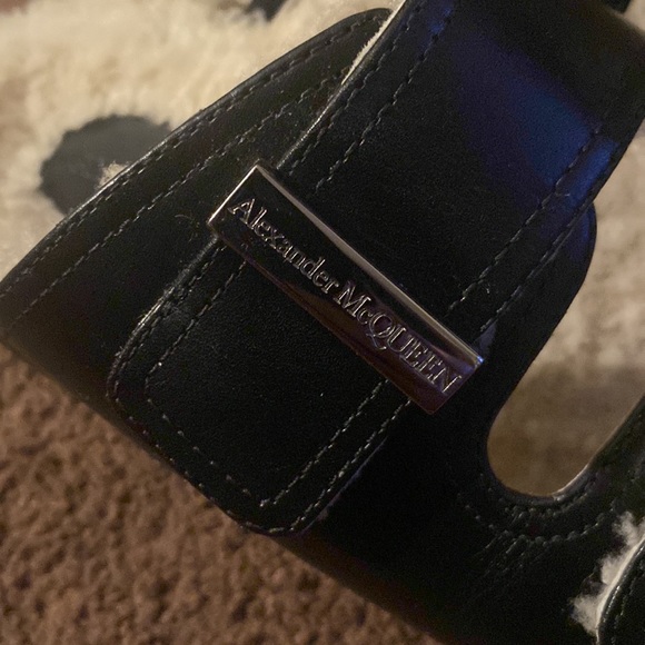 Alexander McQueen shearling slide sandals. - Picture 7 of 14